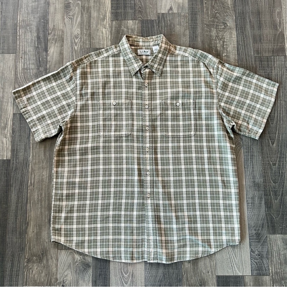 VTG LL Bean Cool Weave Short Sleeve Shirt
ItemID # 0 GA91
Men’s XL 
Green Plaid